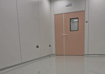 Portes de salles blanches